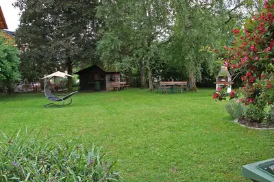 Ein Garten an der Unterkunft Appartements am Kurpark