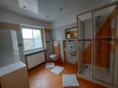 Ein Badezimmer in der Unterkunft Haus Emily