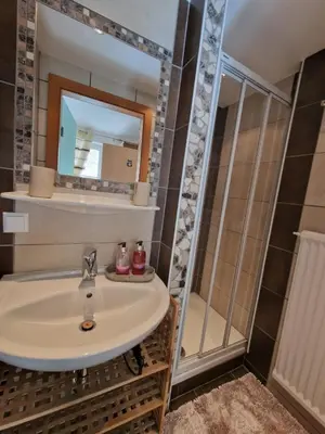 Ein Badezimmer in der Unterkunft Haus Emily