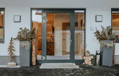 Eine Fassade oder ein Eingang zu Bucheggerhof