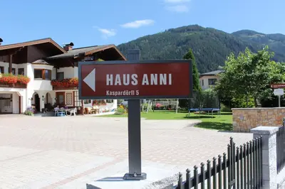 Ein allgemeiner Bergblick oder ein Berglick von der Pension aus