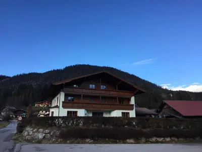 Ein allgemeiner Bergblick oder ein Berglick von der Ferienwohnung aus