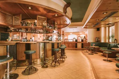 Lounge oder Bar in der Unterkunft Hotel Montana