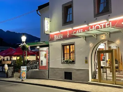 Ein allgemeiner Bergblick oder ein Berglick von des Hotels aus