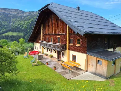 Ein allgemeiner Bergblick oder ein Berglick von der Ferienwohnung aus