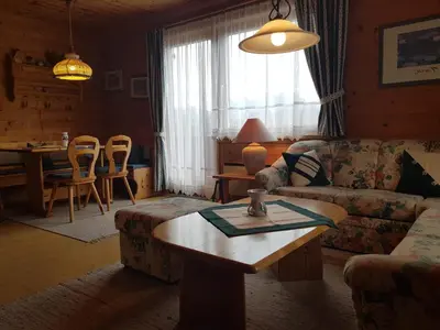 Ein Sitzbereich in der Unterkunft Ferienwohnung Arina