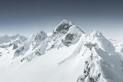 Ein allgemeiner Bergblick oder ein Berglick von des Hotels aus