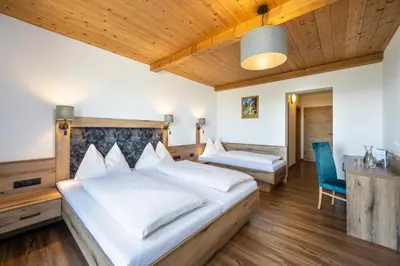 Ein Bett oder Betten in einem Zimmer der Unterkunft Berggasthof Höllenstein