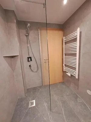 Ein Badezimmer in der Unterkunft Gasthof Jandlalm
