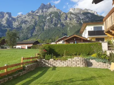 Ein allgemeiner Bergblick oder ein Berglick von der Ferienwohnung aus