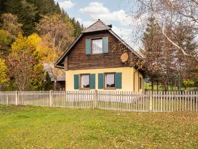 Das Gebäude in dem sich das Ferienhaus befindet
