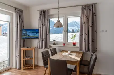 Ein allgemeiner Bergblick oder ein Berglick von der Ferienwohnung aus