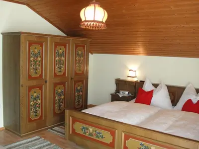 Ein Bett oder Betten in einem Zimmer der Unterkunft Ferienwohnung Haus Lehen
