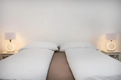 Ein Bett oder Betten in einem Zimmer der Unterkunft Citycenter Bad Ischl - Studio Apartments TRAUNKAi