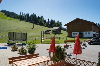 Ein Garten an der Unterkunft Sonnalm