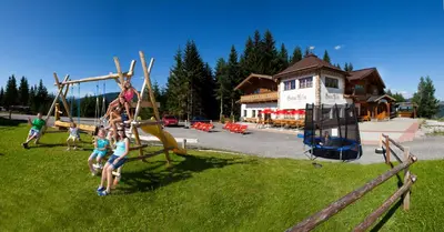 Ein Kinderspielbereich in der Unterkunft Sonnalm