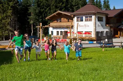 Kinder, die in der Unterkunft Sonnalm übernachten