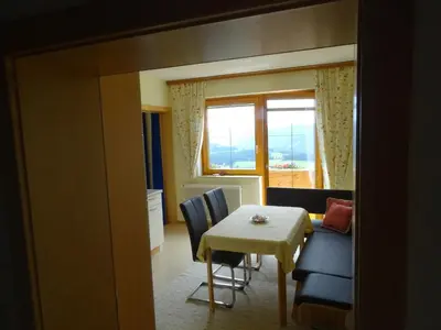 Ein Sitzbereich in der Unterkunft Ferienwohnung Greim