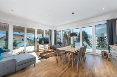 Ein Sitzbereich in der Unterkunft Deluxe Apartment Berglust