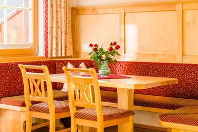 Ein Sitzbereich in der Unterkunft Linharterhof Appartement