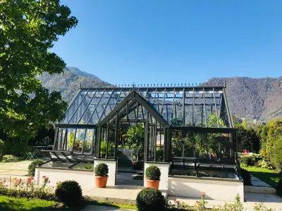 Ein allgemeiner Bergblick oder ein Berglick von des Hotels aus