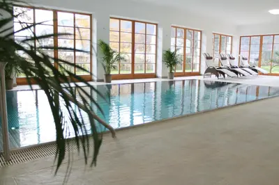 Der Swimmingpool an oder in der Nähe von Hotel Hochsteg Gütl | Traunsee Salzkammergut
