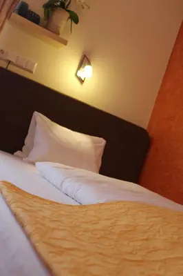 Ein Bett oder Betten in einem Zimmer der Unterkunft Hotel-Pension Das Platzl