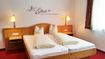 Ein Bett oder Betten in einem Zimmer der Unterkunft Das Wismeyer - Skihotel an der Plattenkarbahn