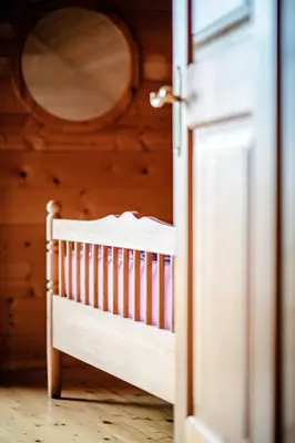 Ein Bett oder Betten in einem Zimmer der Unterkunft Chalet Simons Blockhütte by Interhome