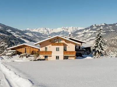 Ein allgemeiner Bergblick oder ein Berglick von der Ferienwohnung aus