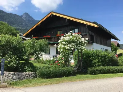 Ein allgemeiner Bergblick oder ein Berglick von der Ferienwohnung aus