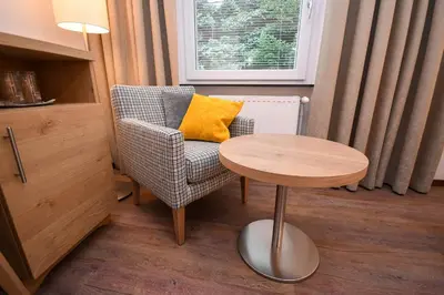 Ein Sitzbereich in der Unterkunft Seegasthof Hois'n Wirt - Hotel mit Wellnessbereich