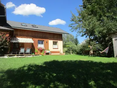 Ein Garten an der Unterkunft Casa Emmi