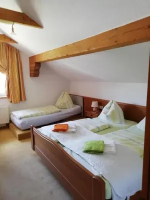 Ein Bett oder Betten in einem Zimmer der Unterkunft Pension Strauss