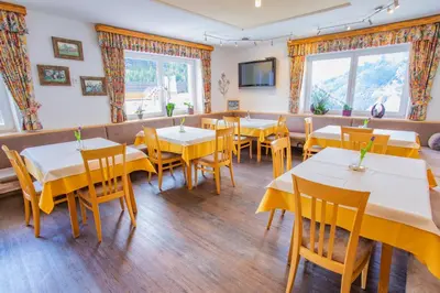 Ein Restaurant oder anderes Speiselokal in der Unterkunft Bergerhof