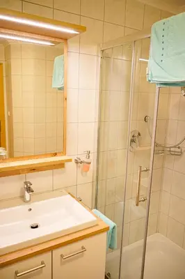 Ein Badezimmer in der Unterkunft Almtalhotel Appartements in Pettenbach