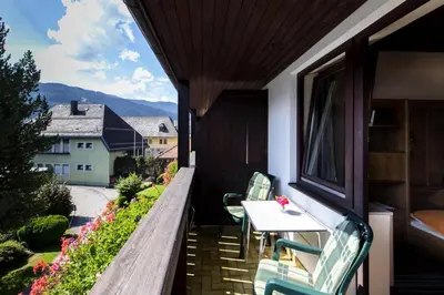 Ein allgemeiner Bergblick oder ein Berglick von der Ferienwohnung aus