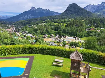 Ein allgemeiner Bergblick oder ein Berglick von des Hotels aus