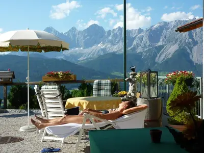 Ein allgemeiner Bergblick oder ein Berglick von der Ferienwohnung aus