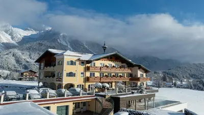 Ein allgemeiner Bergblick oder ein Berglick von des Hotels aus