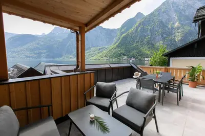 Ein allgemeiner Bergblick oder ein Berglick von des Gasthauses aus