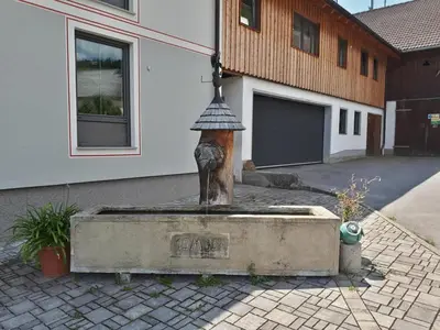 Das Gebäude in dem sich der Bauernhof befindet