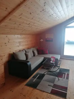 Ein Sitzbereich in der Unterkunft Chalet Bergheimat