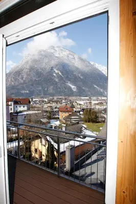 Ein allgemeiner Bergblick oder ein Berglick von des Bed & Breakfasts aus