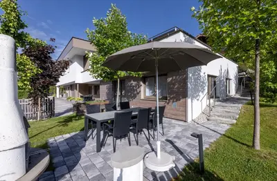 Ein Garten an der Unterkunft wohn.genuss app traumhaus