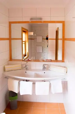 Ein Badezimmer in der Unterkunft Karnerhof