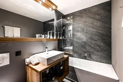 Ein Badezimmer in der Unterkunft ALMMONTE SENSUM SUITES - Funky Living Hotel
