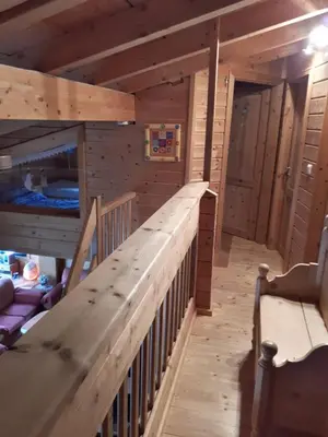 Ein Sitzbereich in der Unterkunft Milena-Hütte