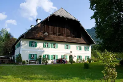 Das Gebäude in dem sich der Bauernhof befindet