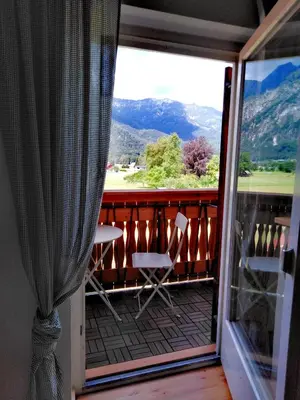 Ein allgemeiner Bergblick oder ein Berglick von der Ferienwohnung aus